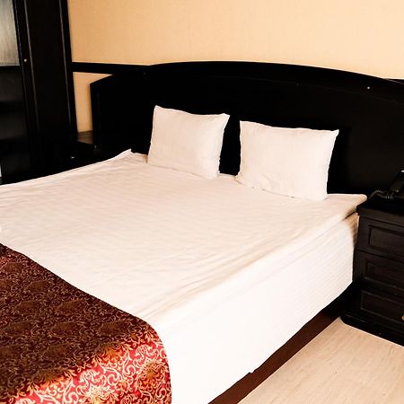 Belon Life Hotel Astana Exterior foto