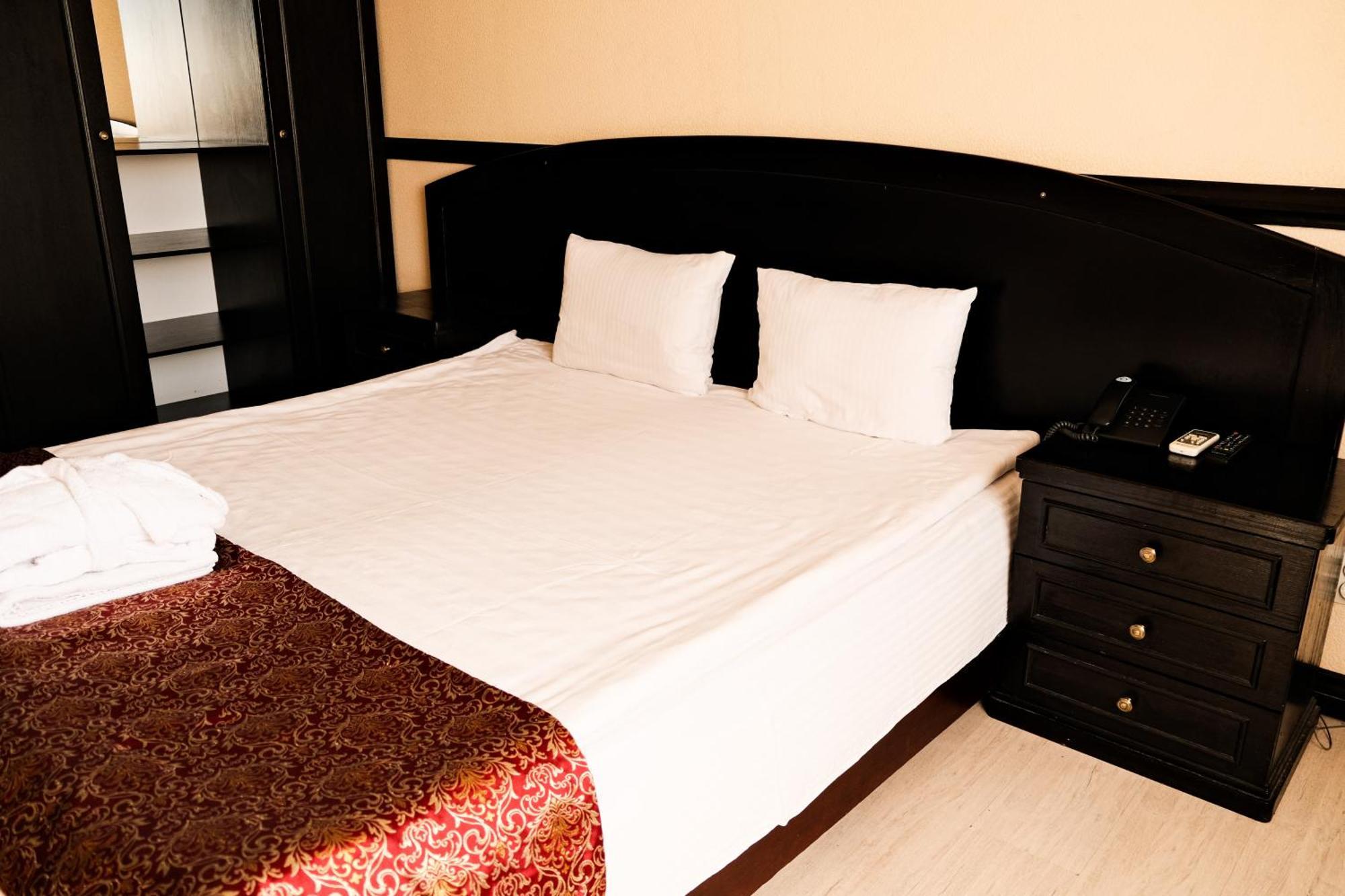 Belon Life Hotel Astana Exterior foto
